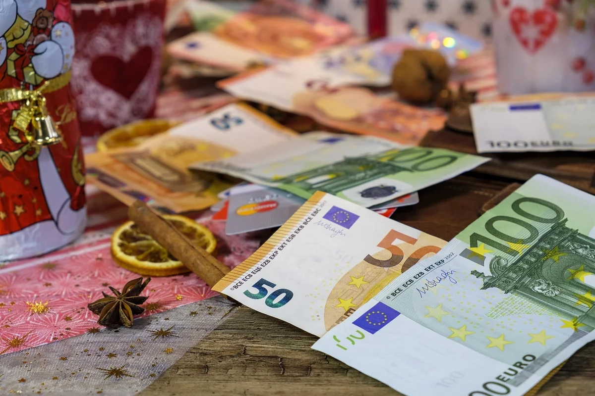 Quel chiffre d'affaires pour un salaire de 2000 € en SASU ?