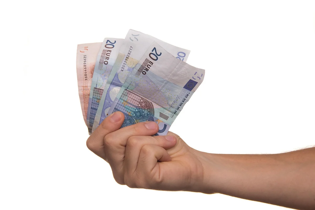 Quel chiffre d'affaires pour un salaire de 2 000 € net ? La question que tout le monde pose